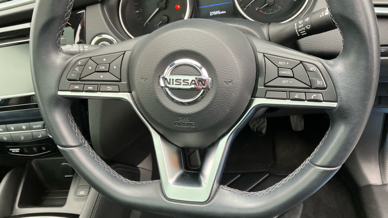 Nissan Qashqai 1.3 DiG-T N-Connecta 5dr [Glass Roof Pack] Petrol Hatchback